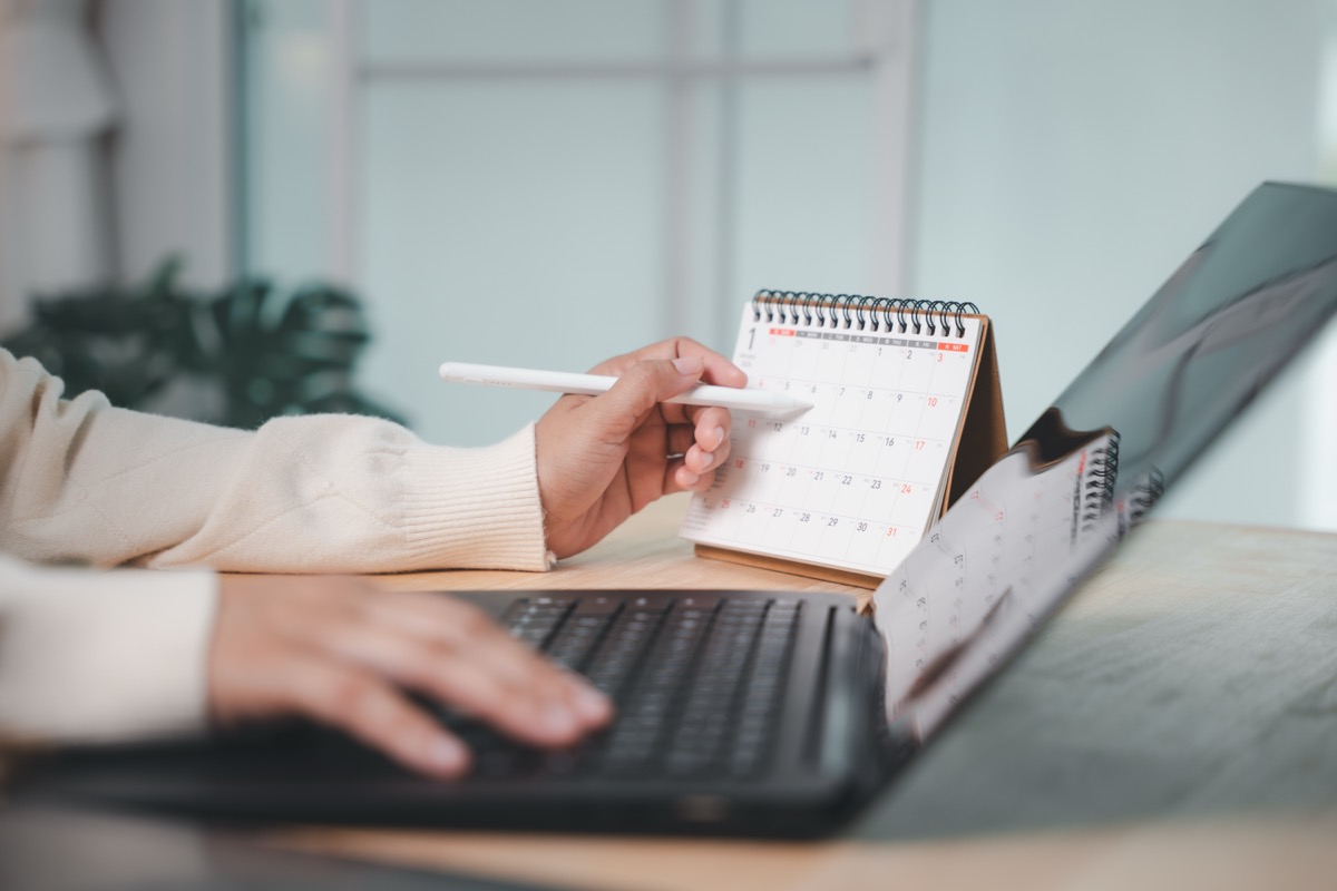 How far in advance should you book auto transport car shipping lead time