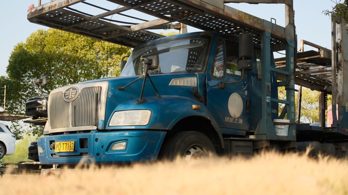 Labor Day movers peak season auto transport car shipping
