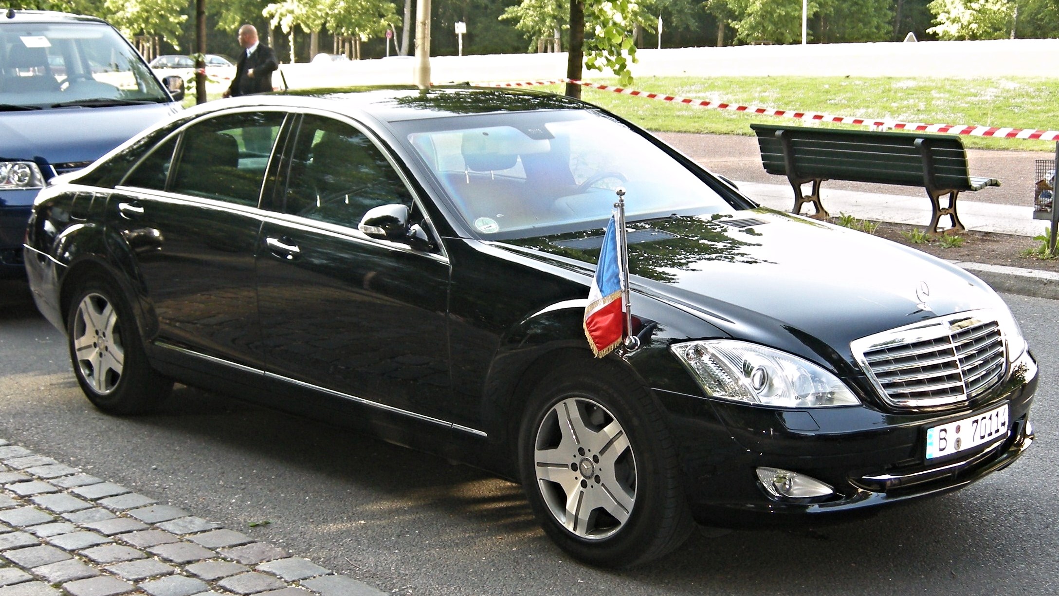 Luxury car transport enclosed auto transport for BMW Mercedes Porsche